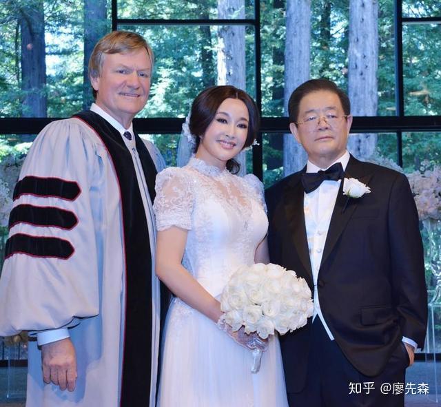 前男友堵门刘晓庆 保镖出手