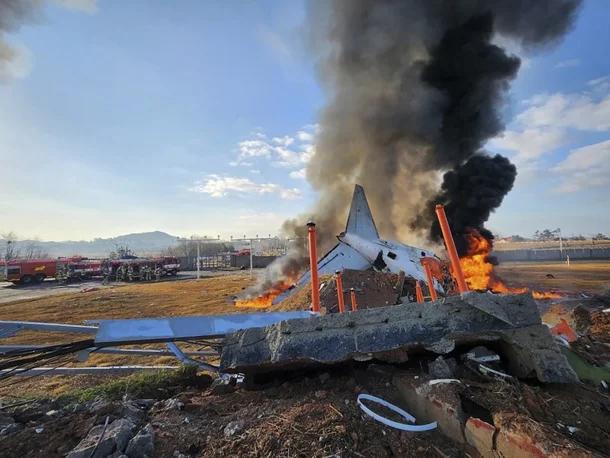 韩国空难机场跑道尽头为何有墙，深度解析与探讨