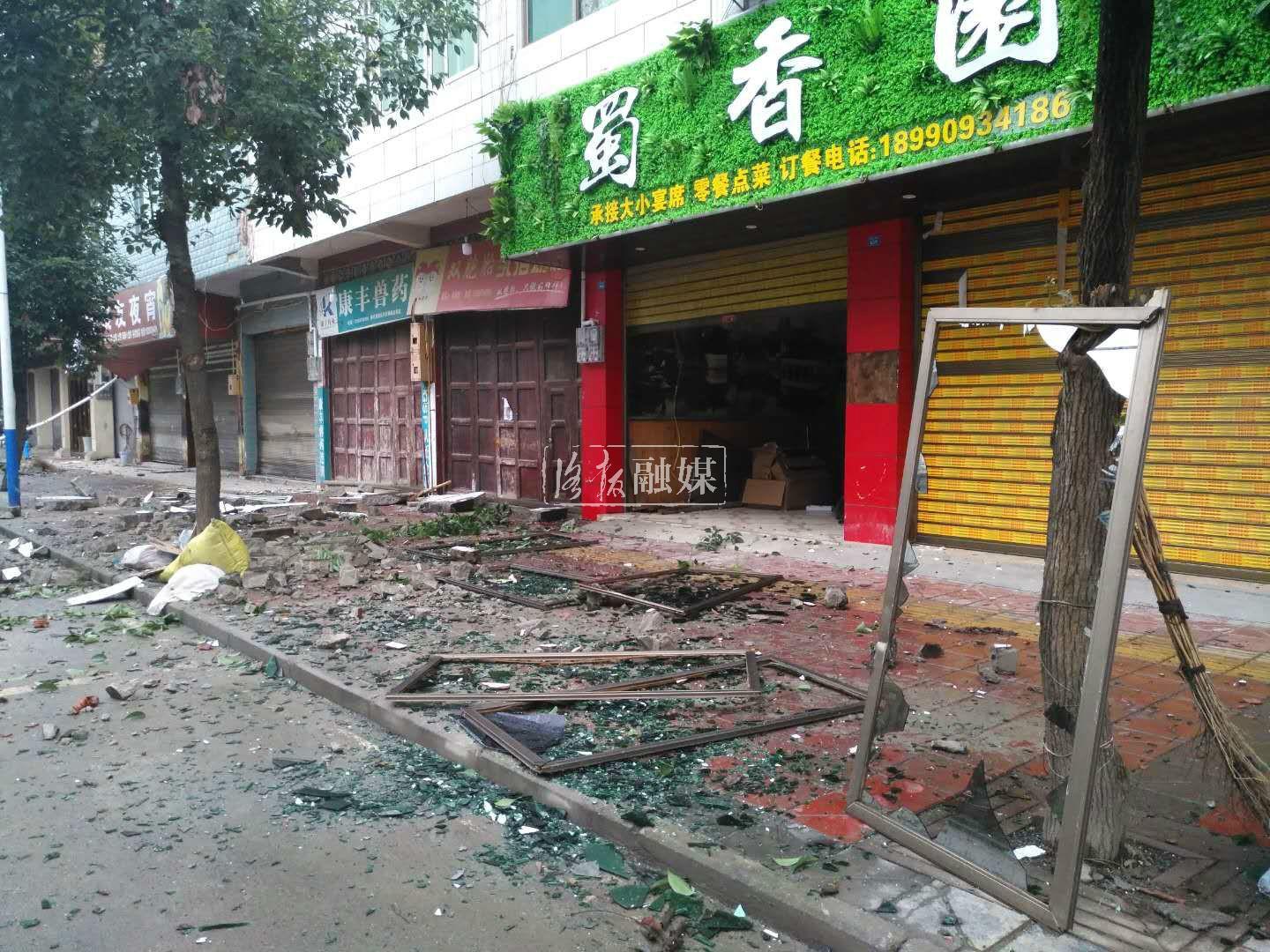 地震导致楼房墙面裂缝，还能住么？全面解读裂缝影响与居住安全