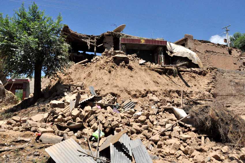 居民拍下宁夏地震瞬间，灾难与应对的见证