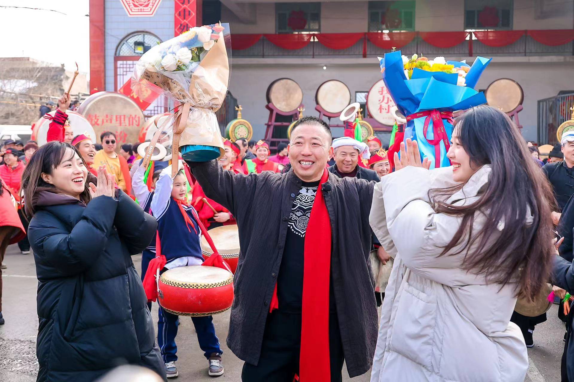 年味儿渐浓 多地村晚热闹开演