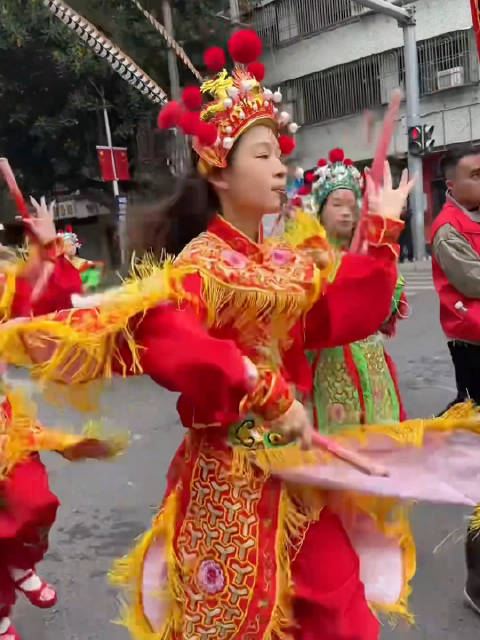 潮汕英歌舞女孩笑容太治愈了