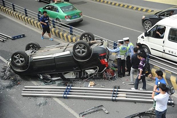 辟谣，隧道内多车相撞事件真相揭秘