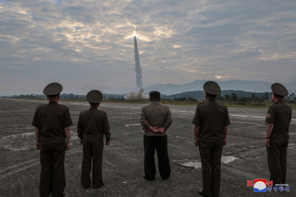 朝鲜试射战略巡航导弹金正恩观看