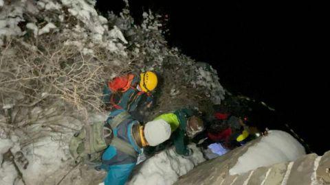 雪夜生死救援，11名驴友被困野山，最大年龄达68岁