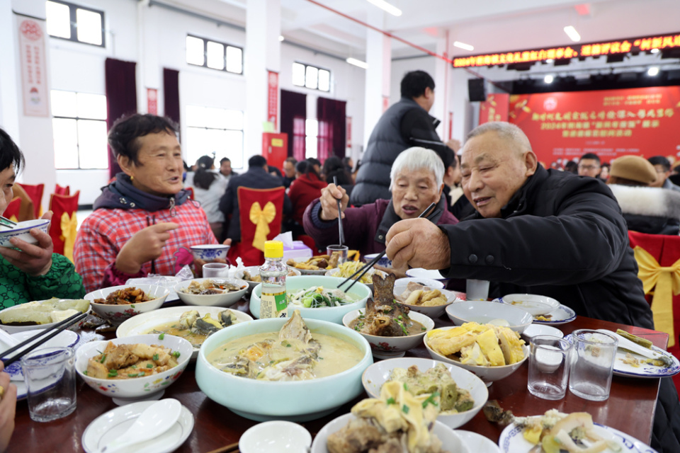 农村礼堂年夜饭，一场丰盛的乡村盛宴的探寻