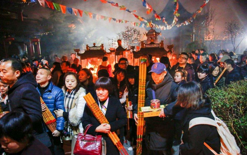 雍和宫抢头香大场面，探寻历史与文化的独特魅力