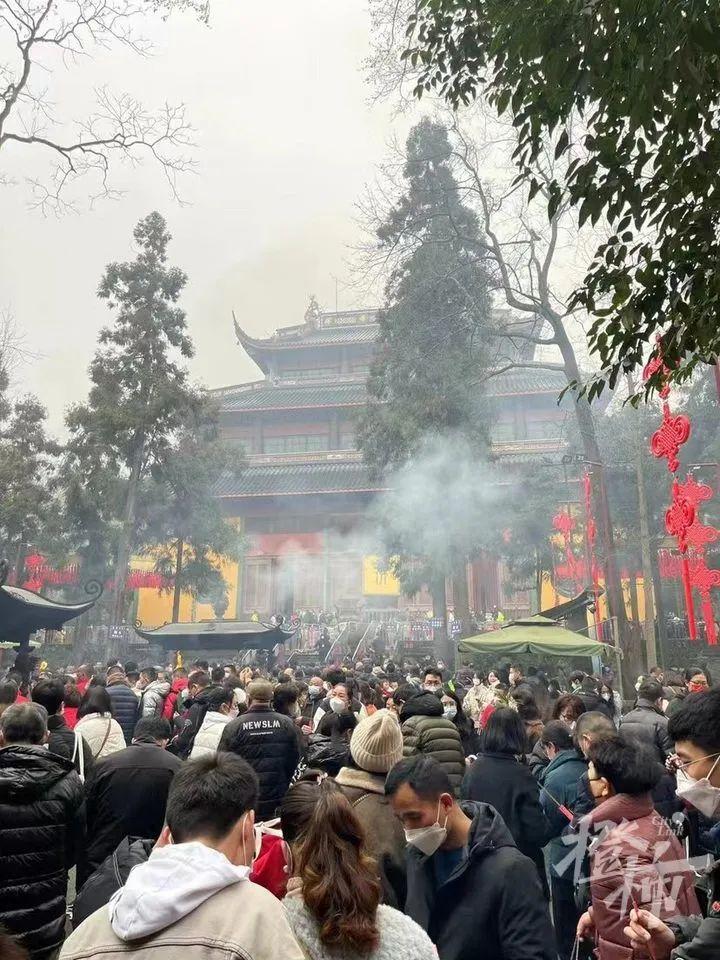 杭州灵隐寺，人山人海中的禅意世界