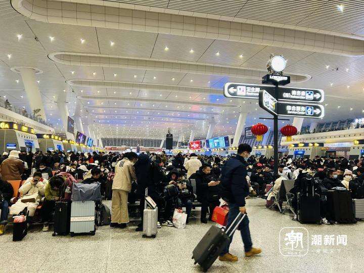 凌晨惊喜！杭州东站深夜焕新颜，旅客意外收获暖心之旅！揭秘背后的故事！