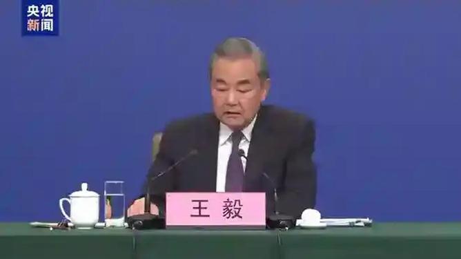 王毅对美国连发五问，究竟隐藏怎样的深意与决断？