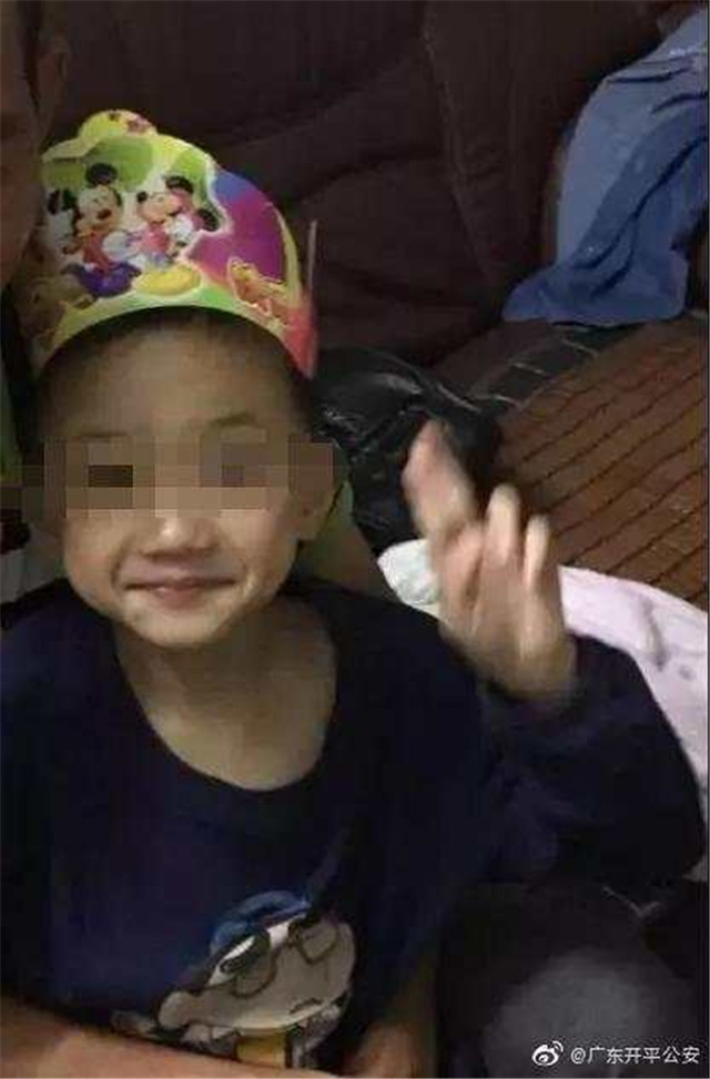 台三岁男童浴室泡澡意外身亡，父亲涉事遭调查，真相究竟如何？