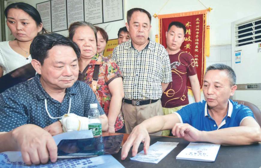 震惊！北大才子转行正骨遭班级群除名，背后的真相究竟为何？